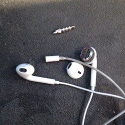 Headphones jus broke, I don&rsquo;t think ima make it thru the day #WWJD