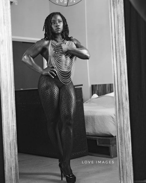 jloveimages:  #blackandwhite #blackandwhitephotography #blackgirlmagic #fitnessmotivation (at None Of Your Business ;))https://www.instagram.com/p/CAFTxDIgtTiE9r56tRDn-aRjPy-XkFR6KZ9-ug0/?igshid=pb2p99jkmgpd