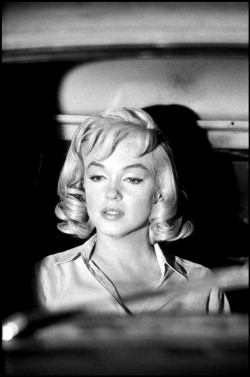 infinitemarilynmonroe:  Marilyn Monroe photographed by Erich Hartmann.