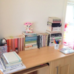bookmad:studiesinaonesie:Current desk set up :) I love having all my books surrounding me and my little bear keeping watch, making sure I do my work.  this is really satisfying to look at