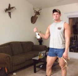 Sky&rsquo;s out thighs out. Old pic but I love some jorts lol.