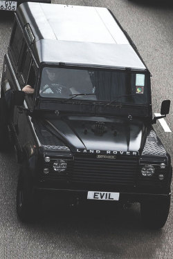 fullthrottleauto:  Land Rover Defender “EVIL” (by Daryl Chapman Photography) (#FTA)