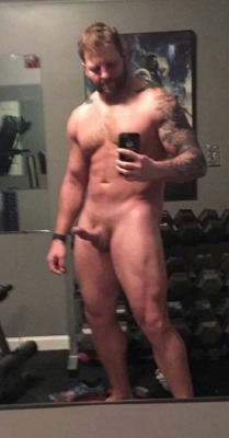 kootnybehr:  Colby Jansen - new “after gym” workout nudes