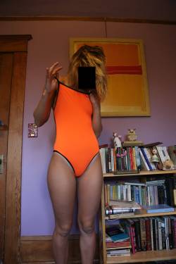bigdsexfreek:  send-me-n00ds:  orange   Gorgeous