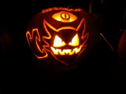 I carved a pumpkin!  Haunter used Mean Look!