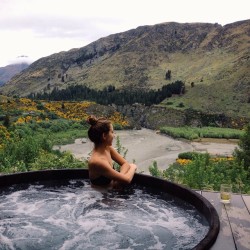 clubfauna:  Bit of a post-race treat for the legs enjoying Queenstown’s natural spring spas. This place never ceases to amaze me 