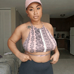 eyerollgodd: 🌸How to have a crop top body…🌸  1. Grab a crop top 2. Put it on your body 3. Understand that you are beautiful no matter what anyone else tries to tell you. ♡   All that aside that crop top is literally amazing. I need a store name.
