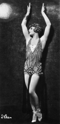  Barbette aka Vander Clyde 1935 female impersonator high wire and trapeze artist photo by Atelier D’ora source pinterest 
