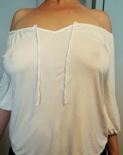 sassyass2525:  soccer-mom-marie:  @sassyass2525 No bra, hard nips, and a thin, light colored top. Braless Friday rocks! 💕😈💕  ❤️❤️❤️ @sassyass2525 has it figured out! 😍😍😍  @soccer-mom-marie, only because of your amazing example……😘💋