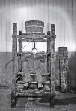 Chinese water torture at Sing Sing Prison in Ossining, New York, circa 1860. Victims were strapped down so that they could not move, and cold or warm water was then dripped slowly on to a small area of the body; usually the forehead. The forehead was