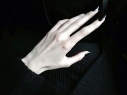 dietcokebabe:  slender hands are my goal in life