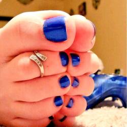 perfectfeetforyou:  Follow 👣 @kallherqueen  👣   Curled Blue Toes Toe Ring Up Close !!! Perfect Feet For You    👣❤️@PerfectFeetForYou ❤👣  #Feet, #Toes, #Barefoot, #Soles, #FootFetish, #FeetFetish, #SoftSoles, #FootFetishNation, #FootFetishGroup,