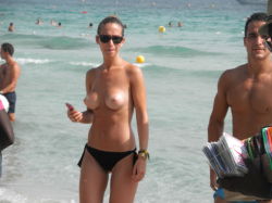 Firm tits at the beach voyeured