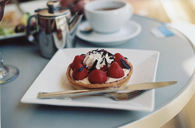jusdou: strawberry tart by millie clinton. on Flickr. 