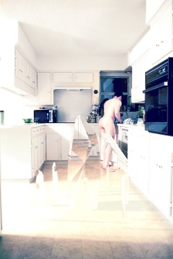 colorslashmotion:There’s something growing in my kitchen