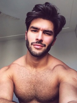 dancer76:  ohlookaboy:  want more?  YEs Sir. He is so fine, and that hair :)