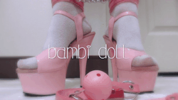 dumdolly:  PissPuppi ~ 7:31 ~ ป.99Your favorite puppy princess has made a return! She’s here to make a complete fool of herself by pissing on a puppy training pad. She degrades herself masturbating in the mess she makes wearing a pink ball gag, pink