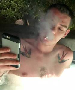 smoke-sex:@flyingthruthe_starz That’s a smoking hot selfie! Everyone vote for Boys-Smoking please! https://avn.com/gayvnawards/voting/favorite-niche-site (at Palm Springs, California)
