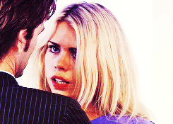 jynandor:  rose tyler looking at the doctor (requested by amy-n-the-doctor)  