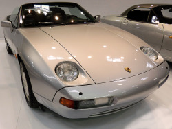 carsthatnevermadeit:  Porsche 928 Cabriolet, 1987. The 928 was only ever sold as a closed coupe but Porsche made several prototype convertible 928s, one of which resides at their museum in StuttgartÂ top pic byÂ ovn.town/flickr