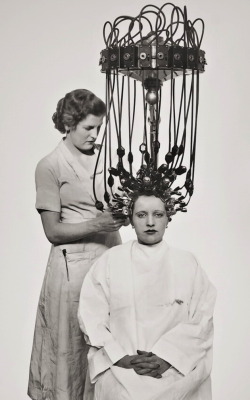 Gallia hair dryer, 1935.