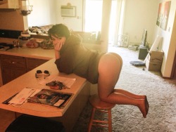 snarkybananaraffle:  twohippiesandacarrot:  My ass bent over snarkybananaraffle&rsquo;s counter waiting for him to come home from work so he can reward me for being a good girl all day  Needless to say I took a picture when I walked through the door 