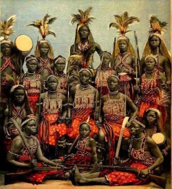 ndurance:  a–fri–ca:  Dahomey Amazons The Dahomey Amazons or Mino were a Fon all-female military regiment of the Kingdom of Dahomey in the present-day Republic of Benin which lasted until the end of the 19th century. They were so named by Western