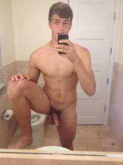 tenderlydeepwizard:nakedguyselfiesau:  All Australian Boy’s produce the hottest 18-25yr old straight Amateur Australian Boys online with a new boy added every week.  You’ll also get exclusive bonus content just for joining through our link