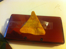 nagitos:  unit-r34:  nagitos:  i taped a dorito to my 3ds  whY DOSE THIS HAVE SO MANY NOTES I DONT UNDERSTANDIS THERE A PUN OR AN INSIDE JOKE  IM MISSING OUT ON OR SOMETHING  NO IT’S LITERALLY JUST A DORITO TAPED TO MY 3DS THATS IT THERES NO JOKE HERE