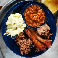 One last #BBQ plate before I leave Texas&hellip; #foodie #foodporn #foodgram #foodstagram #eating #foodfetish #omnomnom #barbecue #food #texas #breakfast #brunch #lunch #delicious