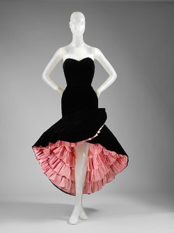 ephemeral-elegance:  Flamenco Inspired Evening Dress, 1951 Cristobal Balenciaga via The Met 