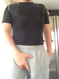 sweatpantsbulges:  Hot guys in SWEAT PANTS + BULGES Here! :P