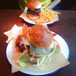#burger #food #nom #aburgeraday #dinner  (at The Fat Walrus, SE14)