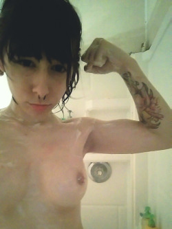 dancesamdance:incase you were ever wondering what I looked like in the shower while flexin at 2 am…. here’s your answer