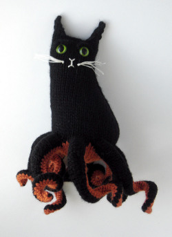 thetufted:  The Octopuss! Half Cat/Half Octopus! This is amazing and I wish I could knit well enough to make it :((( Jill Watt creates such fun patterns!  HOLY DAMN TENTAKITTIES!! NK&rsquo;S OUR DREAM&rsquo;S COMING TRUE!! 8D