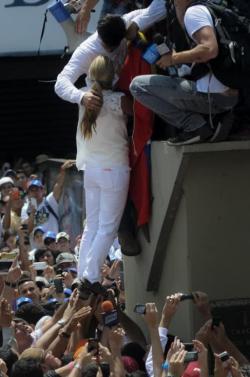 shia-la-snorlax:  shia-la-snorlax:  Venezuela- Leader of Opposition Leopoldo Lopez saying goodbye to his wife before surrendering himself to the government’s officials. The crowd lifts her up by her feet, in a gesture of love and appreciation for the