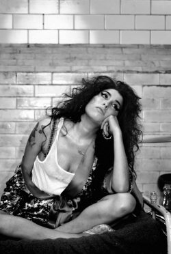 amywinehousequeen:Amy Winehouse on the set of her Rehab music video, 2006