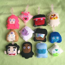 Check out these gemtastic Steven Universe ornaments by @tiffycuppycake!