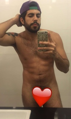 male-and-others-drugs:  Felipe Folhas naked