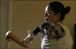 stardust-and-petrichor:  sister-ragdoll:  lets-hope-we-dont-explode:  hypochondriacdreaming:  cyberneticsarenow:  Claudia Mitchell - first woman to have a bionic arm - a prosthetic limb that she controls with her mind.  DIG IT   GOOD GOD YES  Fucking