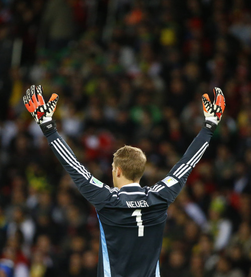Germany's goalkeeper Manuel Neuer reacts during their 2014 World Cup round of 16 game against Algeria at the Beira Rio stadium in Porto Alegre June 30, 2014.REUTERS/Stefano Rellandini (BRAZIL  - Tags: SOCCER SPORT WORLD CUP)  