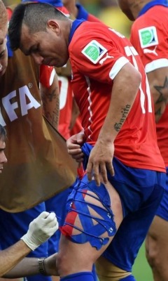 futbolistas-chilenos-hot:  Que paquete &lt;3