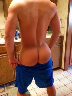 thunderbromo:What a perfect ass.  I’d really like to eat it. 😋