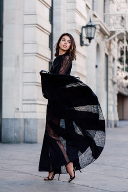 justthedesign:  Annabelle Fleur is looking mysterious and seductive in this lacy black maxi dress from Express. Pair a similar dress or skirt combination with black stilettos and simple jewellery to get this look! We love Annabelle’s sexy chic! Dress: