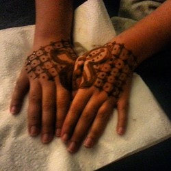 #henna #weddinghenna #flower #hibiscus #latticwork #fallweddings #nycweddings #nyclesbians #nyc #love #loveher