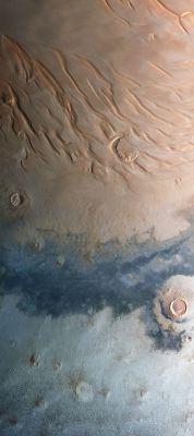 sixpenceee:  The Mars Express orbiter captured this stunning view of the north polar  region of Mars in January, 2012. Credit: ESA/DLR/FU Berlin (G. Neukum)