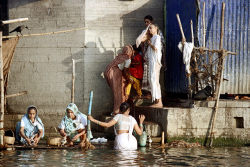 22-879 by nick dewolf photo archive on Flickr.varanasi, india, 1972 the banks of the ganga (ganges) river