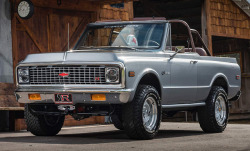 carsthatnevermadeitetc:  Ringbrothers Seaker, 2018 (1971). A restomod Chevrolet K5 Blazer that has been powered by an LS3 crate engine and a Holley Fuel System to make 430hp for the SEMA show  Sweet! 
