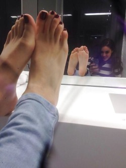 teen-feet-and-tiny-toes:  teen-feet-and-tiny-toes:this is awesome&lt;3
