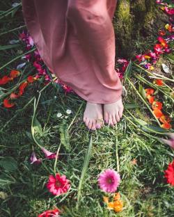 elenakulikovaphotography:  Forget not that the earth delights to feel your bare feet and the winds long to play with your hair 🌷 